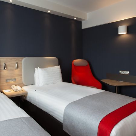 Holiday Inn Express Geneva Airport, An Ihg Hotel Εξωτερικό φωτογραφία