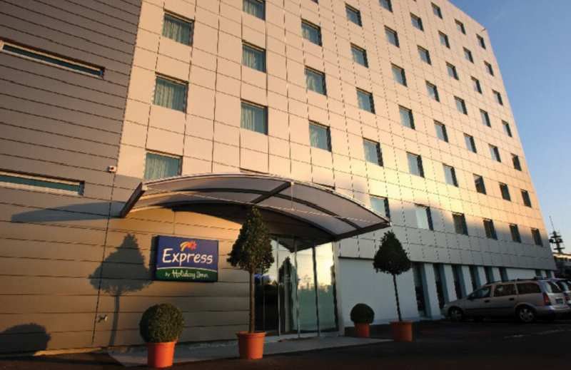 Holiday Inn Express Geneva Airport, An Ihg Hotel Εξωτερικό φωτογραφία