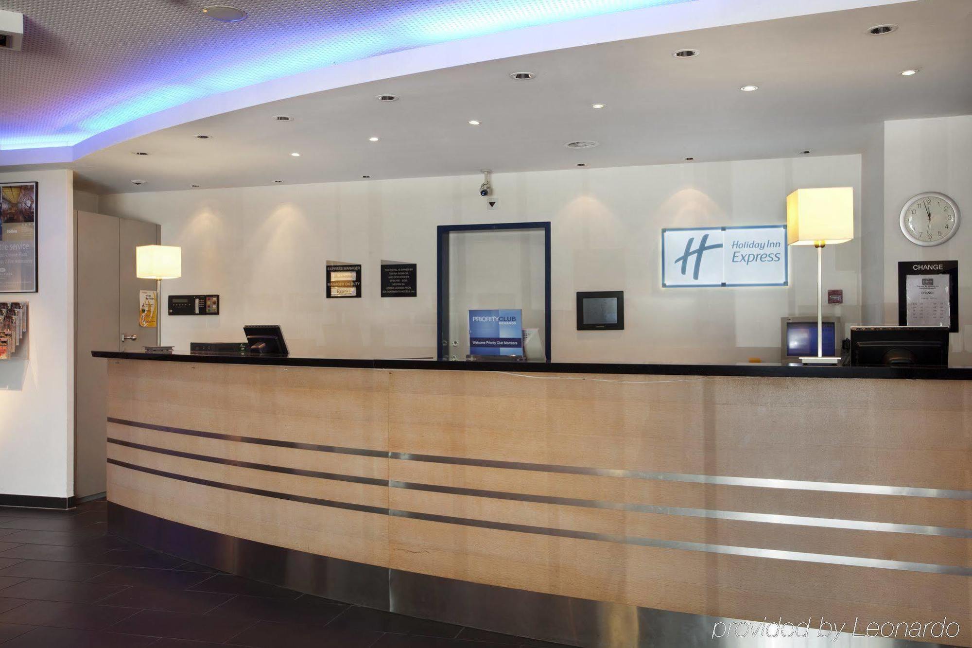 Holiday Inn Express Geneva Airport, An Ihg Hotel Εξωτερικό φωτογραφία