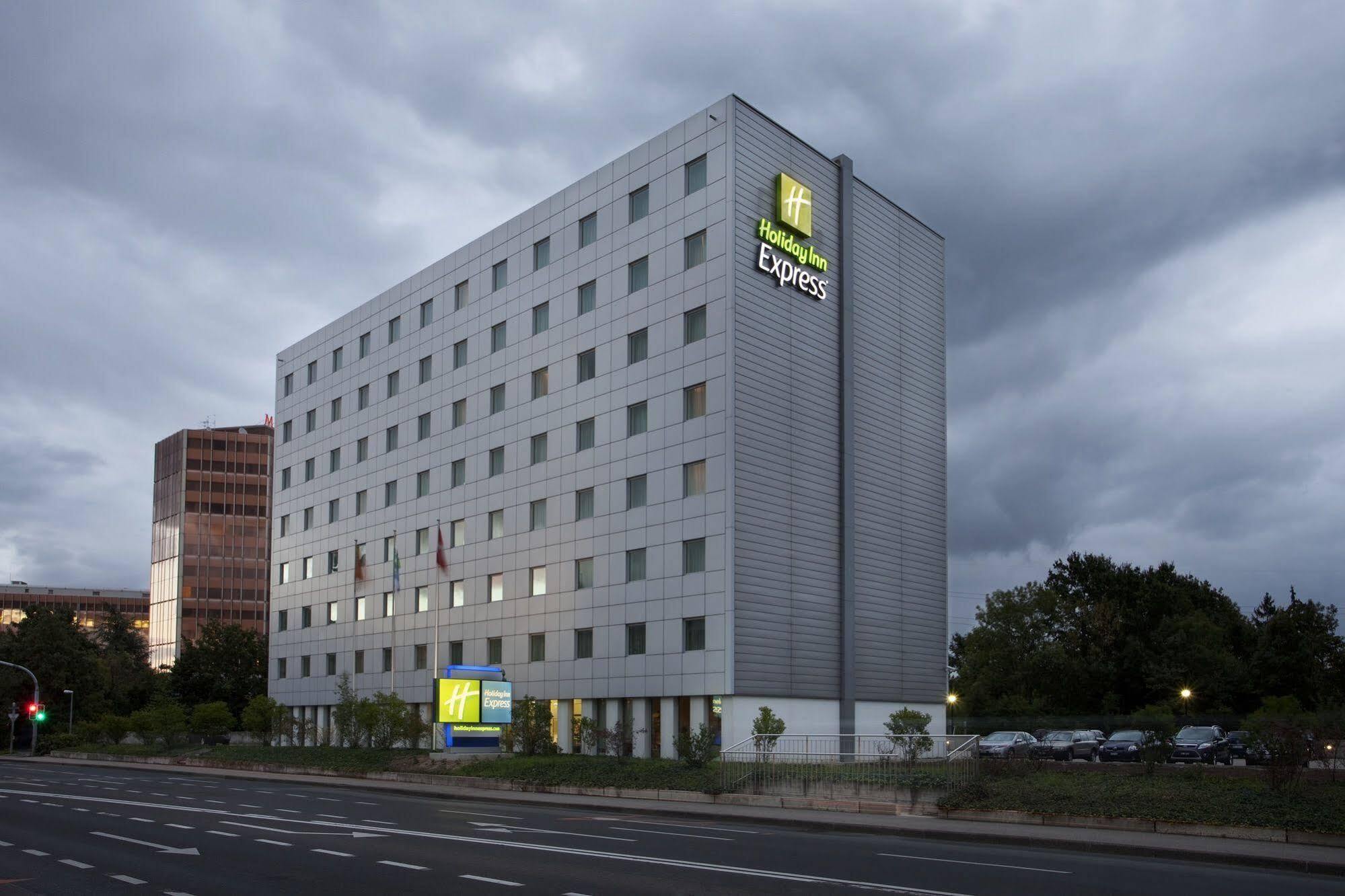 Holiday Inn Express Geneva Airport, An Ihg Hotel Εξωτερικό φωτογραφία