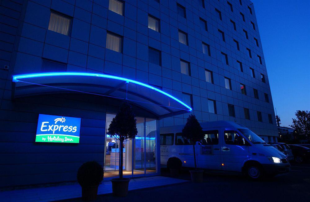 Holiday Inn Express Geneva Airport, An Ihg Hotel Εξωτερικό φωτογραφία